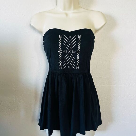 CRTV/SCTY faux‎ black suede strapless romper with white boho embroidery size XS - Picture 1 of 10